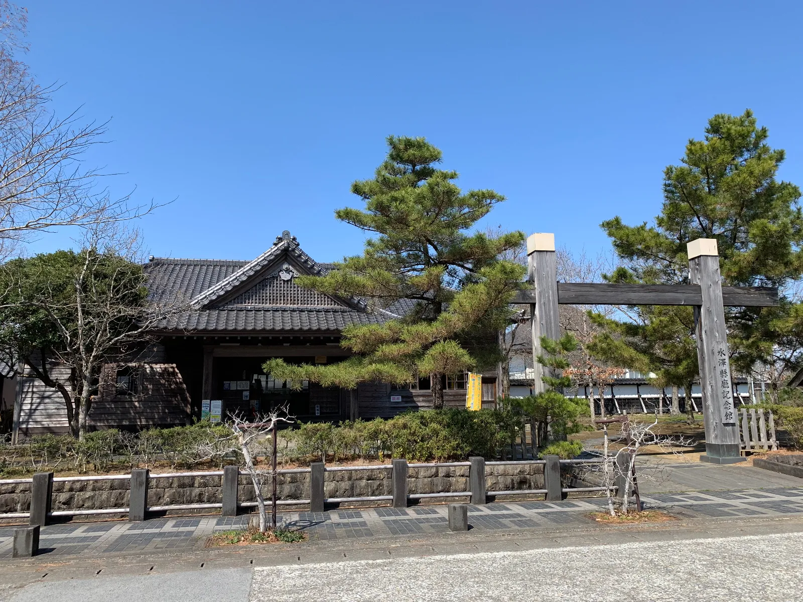 遠山の里へ戻り、信号渡ってまずは右手側、水沢県庁記念館、その向かい側に高倉勝子美術館、少し歩いて登米懐古館ゲット

真面目に観たら半日は終わる。

俺はポイントゲットが目的なので、早々に退散
