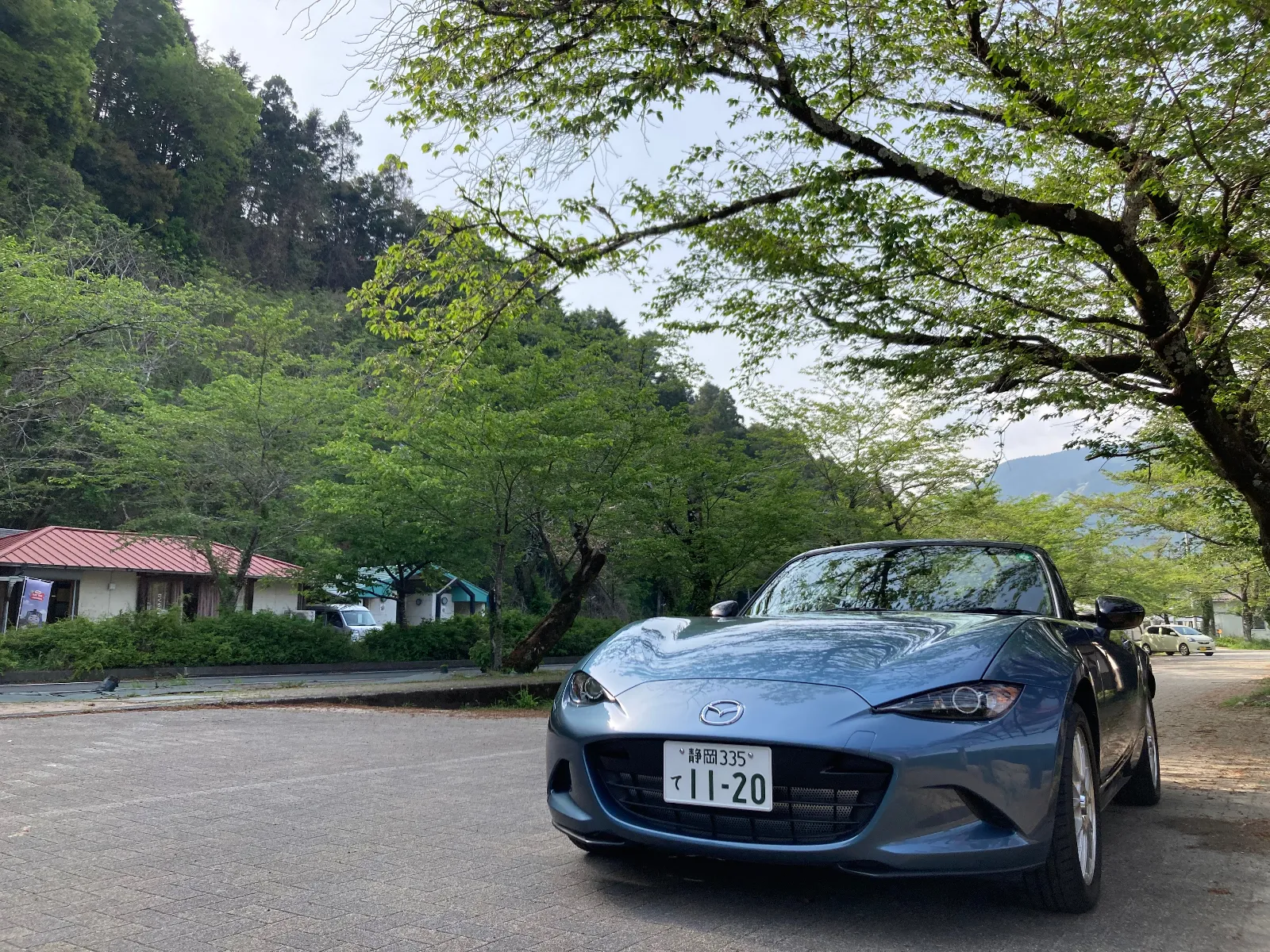 新緑の季節になって、ロードスターの本格的なシーズンに、ロードスター沼にハマりましょ
う。　
来週末は、NBとNDの一年法定点検です。NBのオイル滲みが気になり、NDのエンジンチェックランプの点灯再発はない状態。
NBはブレーキパッドが交換ななりそか・・。

今日はここまで。
ではまた。