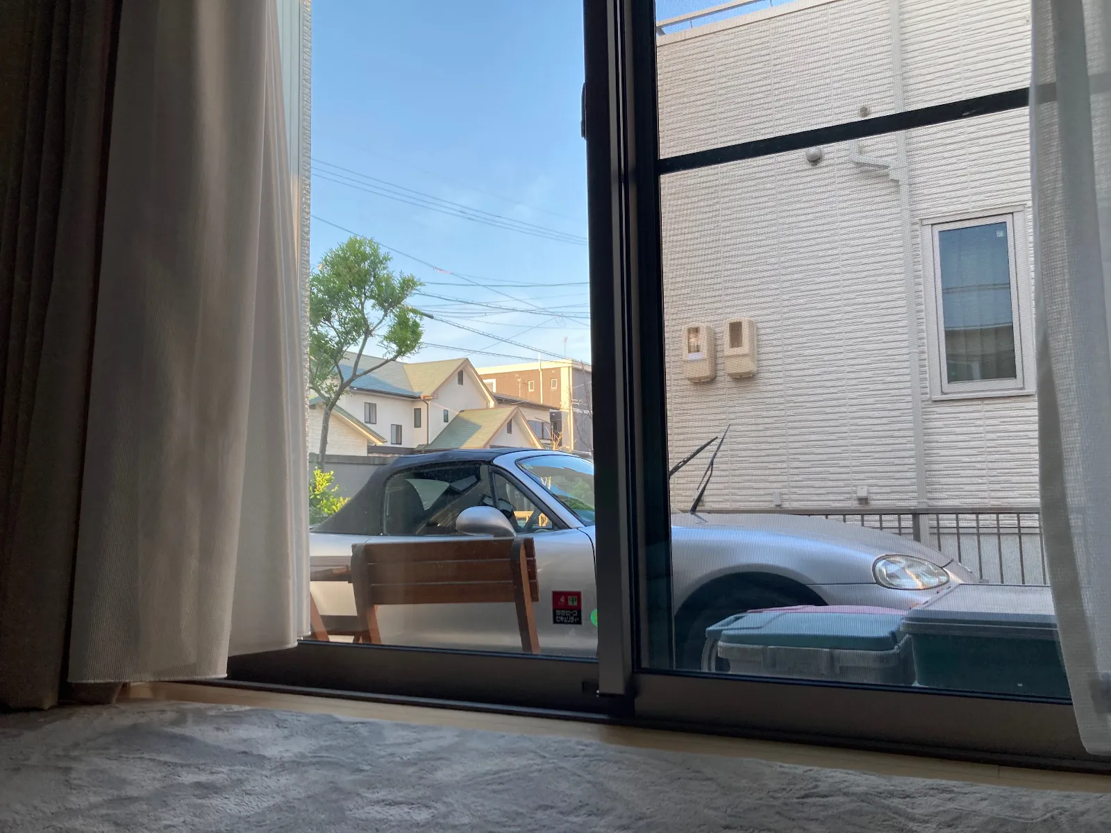 手がかかる訳じゃないですが、日本車の品質面の高さは大きいです。昔、フォードトーラスワゴンに乗ってましたが、酷くて参りました。車遍歴も過去に載せていますが、手がかかるから愛らしく思っているのは、私だけではないでしょう。
ロードスターの場合は維持して行く楽しさ、メンテナンスする楽しさに違う味があることが走りでわかります。