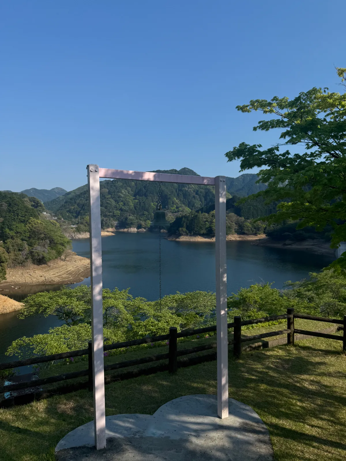 謎の釣り鐘があったり、