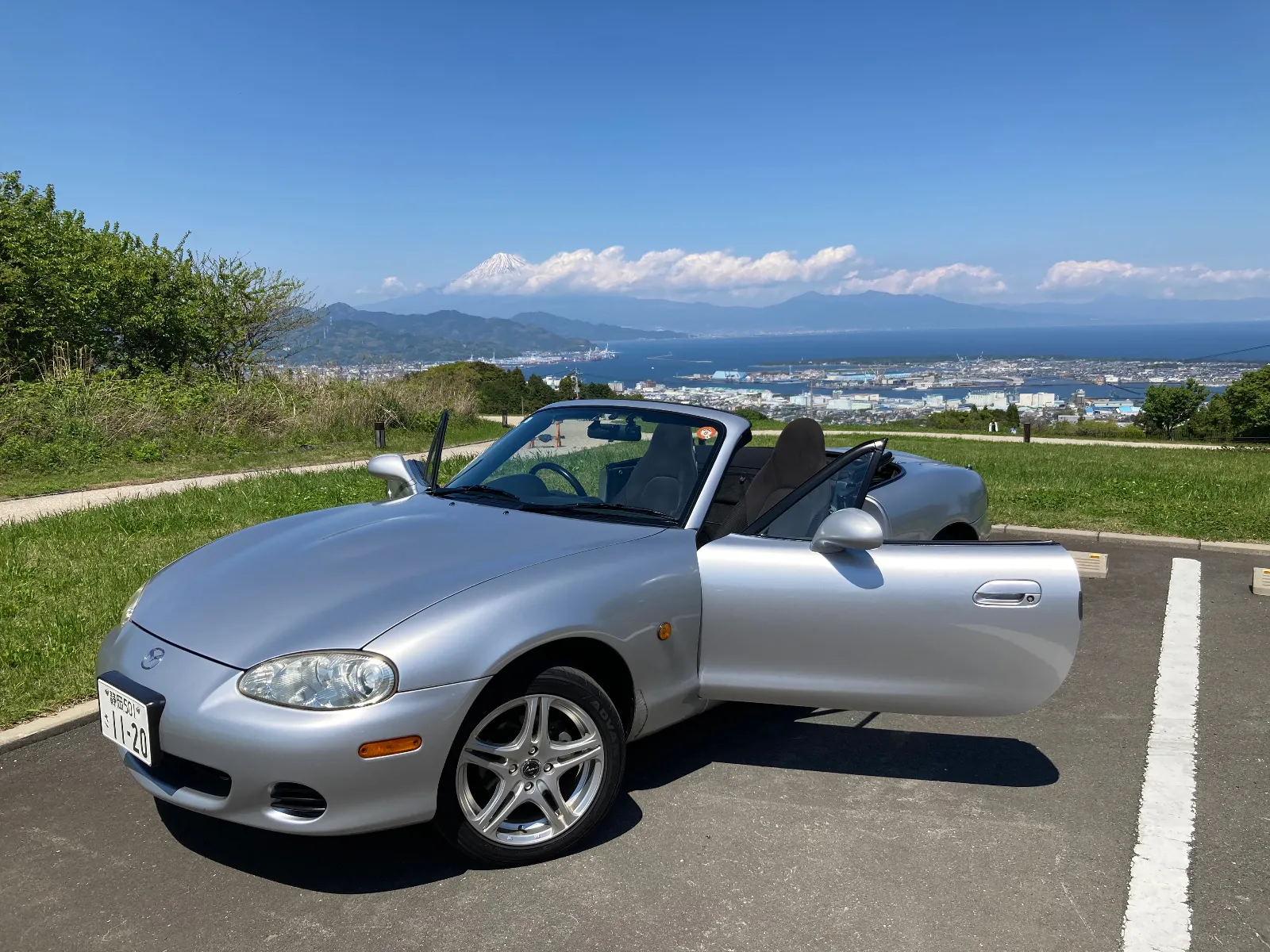 最後は日本平からの富士山で締めます。

山頂駐車場は混雑していましたので、車と富士山が撮影できるいいスポットです。

本日は約200キロ走行。7時間、 NBの沼にハマりまくりました。贅沢な時間を楽しみました。
NBありがとう😭！

GW入りなので、気になった方はぜひ一度足を運んでみてください。

今日はここまで。
ではまた。