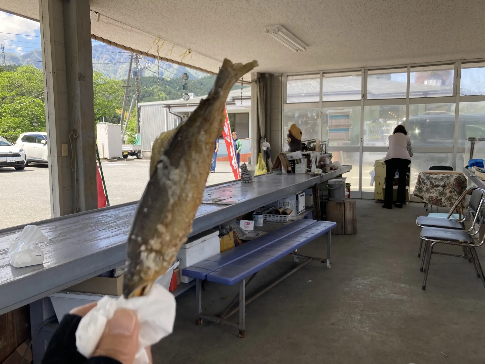 鮎の塩焼きは美味しい。この間はアマゴの塩焼きを川根温泉で堪能しましたが、ここは鮎が堪能できる私のドライブコースになっています。

うまい‼️    700円なり