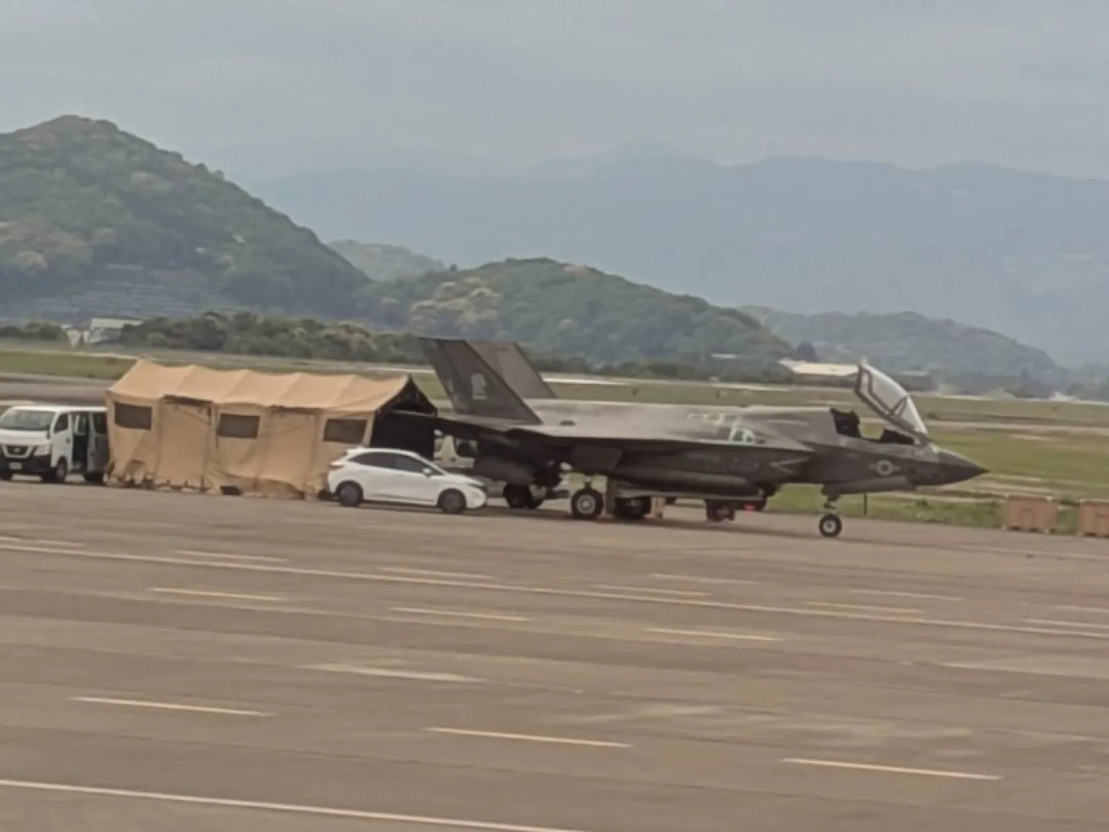 トム・クルーズが出てくるのを期待したけど、調べたら米軍の戦闘機でしたー。たまには飛行機もいいですね