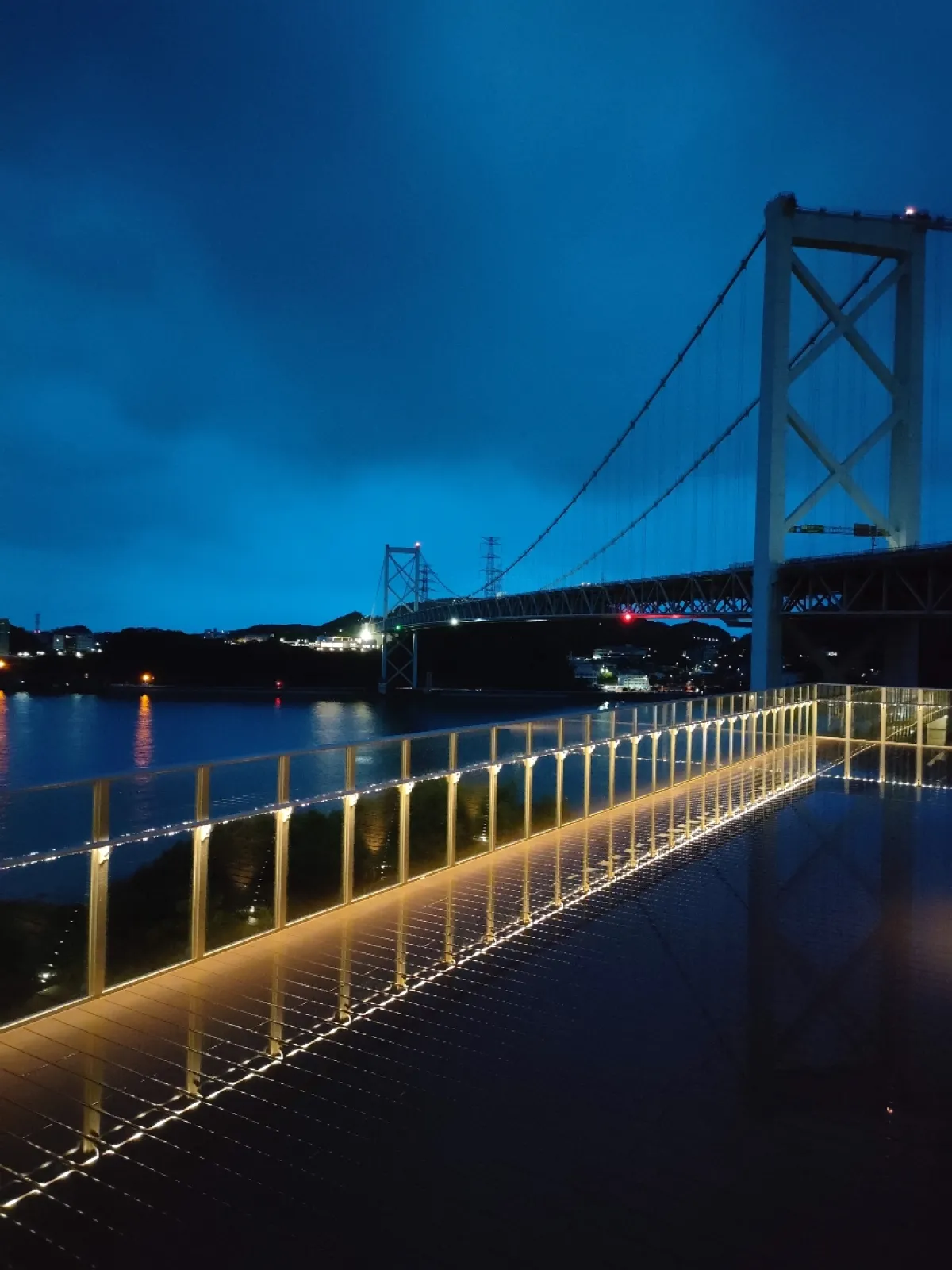 雨上がり関門大橋