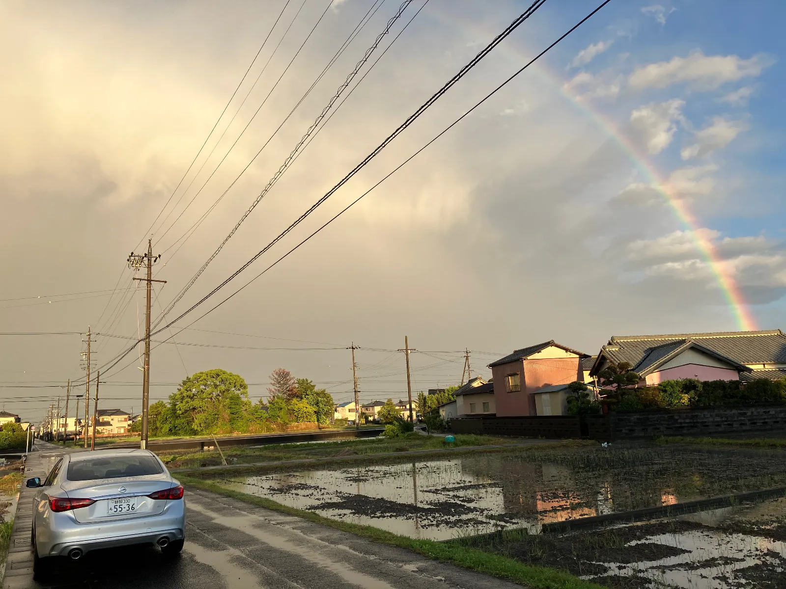 最初から、約10分程度で雷雨が通過していました。なかなか見られないですが、災害に繋がらなくてよかったです。


こんなに天気はこれから多くなるのでしょうか、心配になりますが・・・。

ではまた。