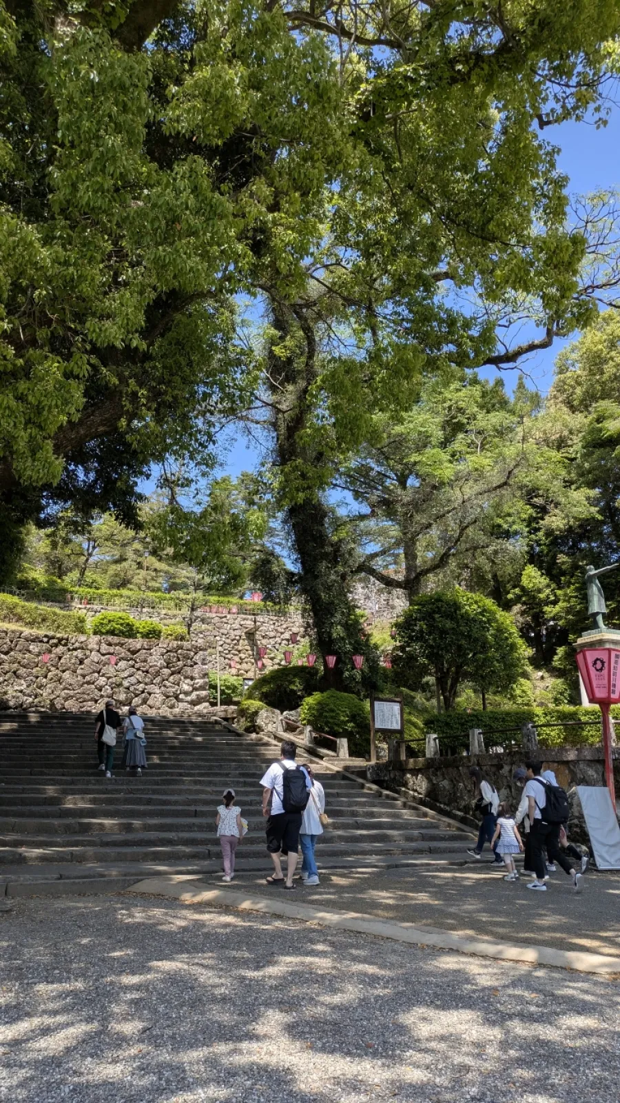 この石段、なにげにキツい