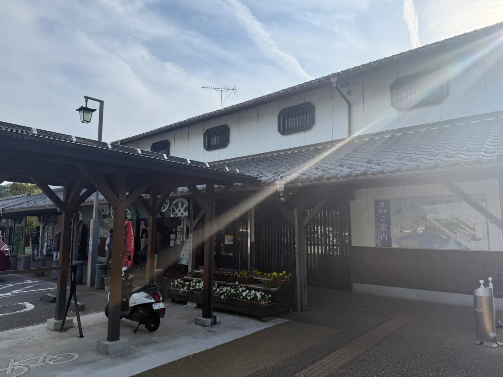 その後、関宿に行きました。
古風な建物の道の駅です。