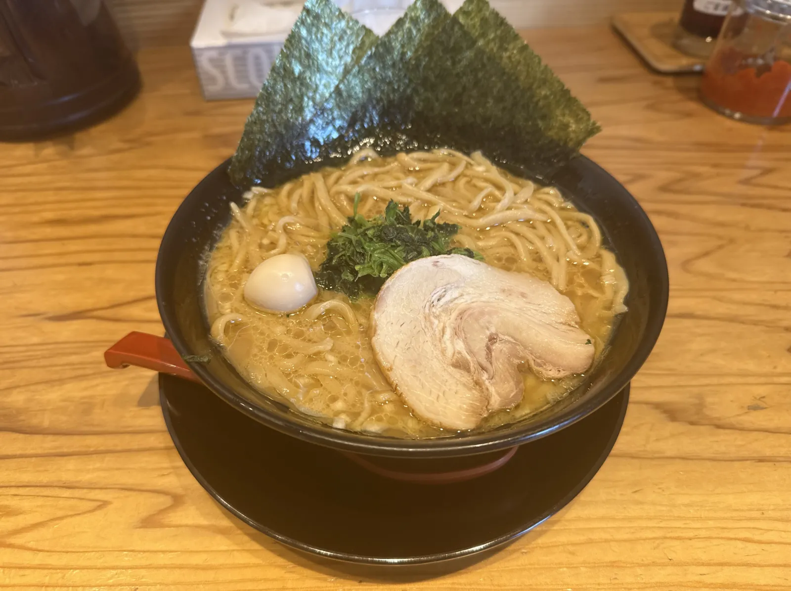 鈴鹿で少し遅い昼ごはん（3時ごろ）。
喜夢家というお店でラーメンを食べました。
こってり系の太麺で美味しかったです。