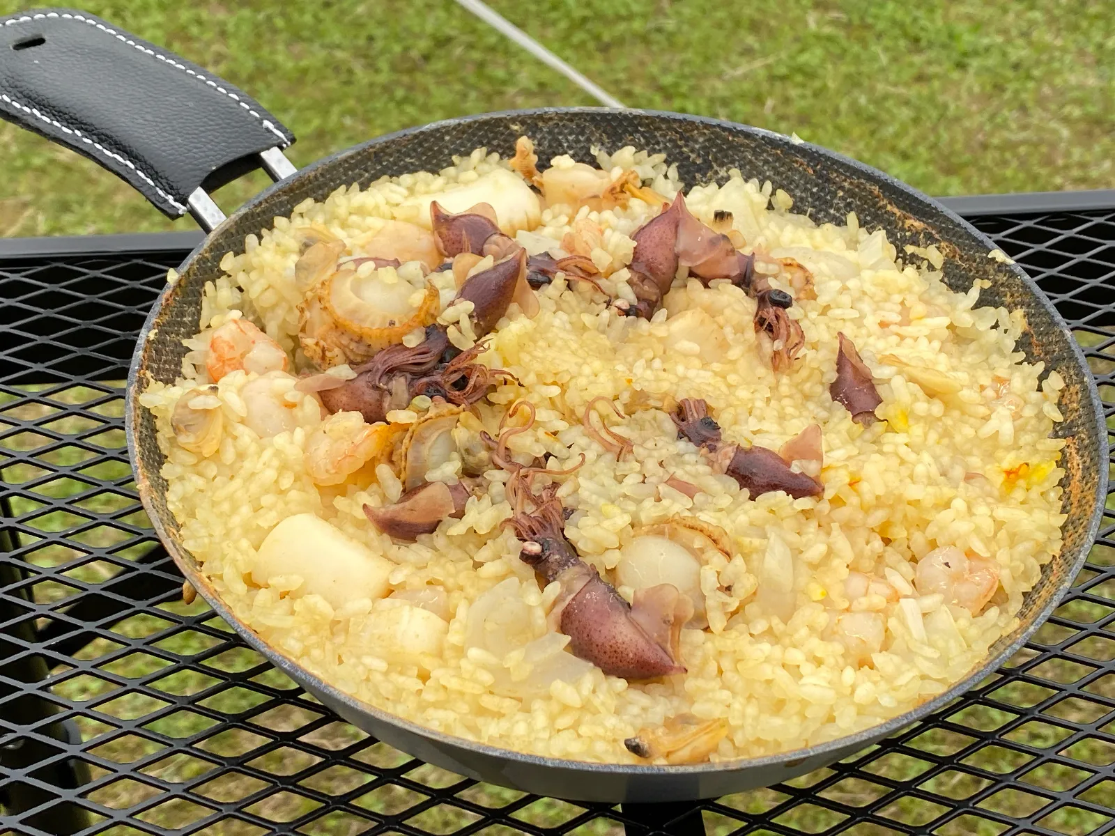 テキトーに作ったパエリアが死ぬほど美味かったので、次はもう少しちゃんと作ろう😅