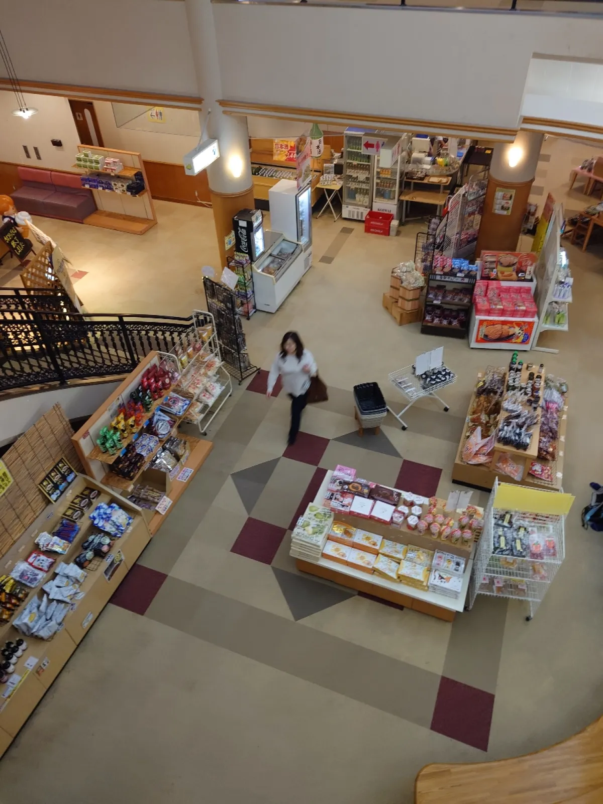 紫波のワインなど産地の物産を販売中