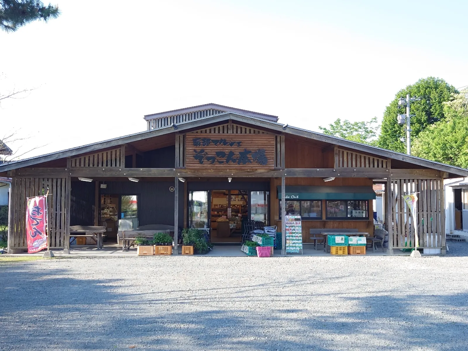 盛岡インターの出口手前にある産直施設。
それほど大きくはないが新鮮な物を販売中です。