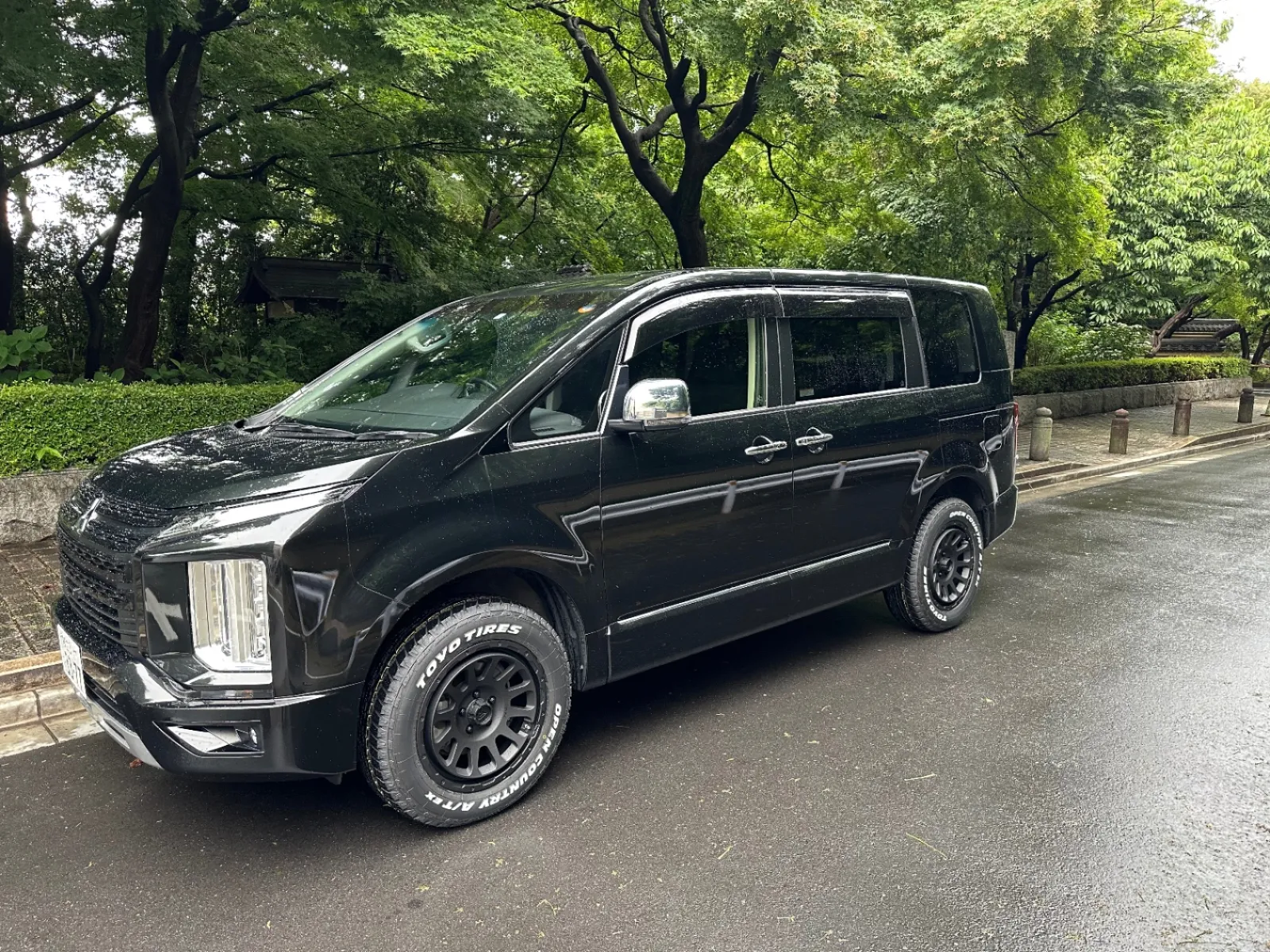 夏タイヤに履き替えるタイミングで前から欲しかったデルタフォースのホイールとホワイトレターのタイヤに替えました。