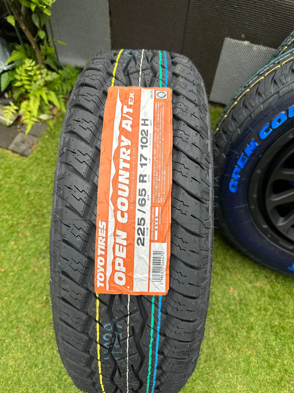街乗り重視なのでタイヤはOPENCOUNTRTのA/T EX、デリカ定番の235/70R16ではなく、225/65R17にしました。