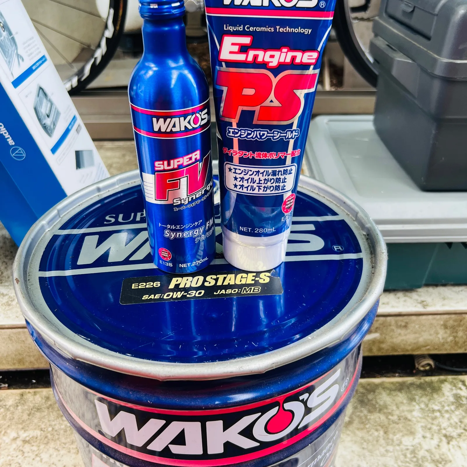 オイルはWAKO’SのPro Stage-S
今回はこれにスーパーフォアビークルシナジーとエンジンパワーシールドを添加しました。