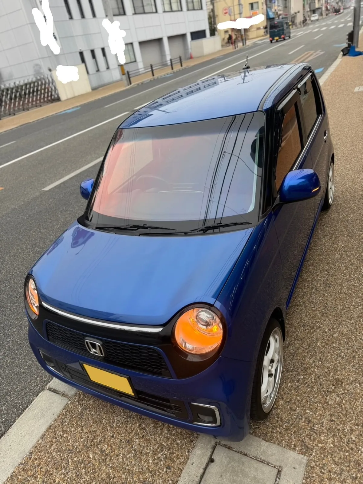 ワゴンR（MC２１Ｓ）より運転席の足下が広く感じます♫
後部座席も広いので大人４人でも狭さを感じません。
（画像はゴーストフィルムを貼ってもらった時のモノです♫）