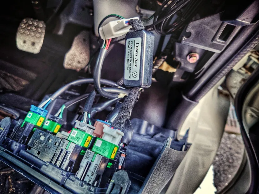 鬱陶しい「アイドリングストップ」を自動でOFFにする