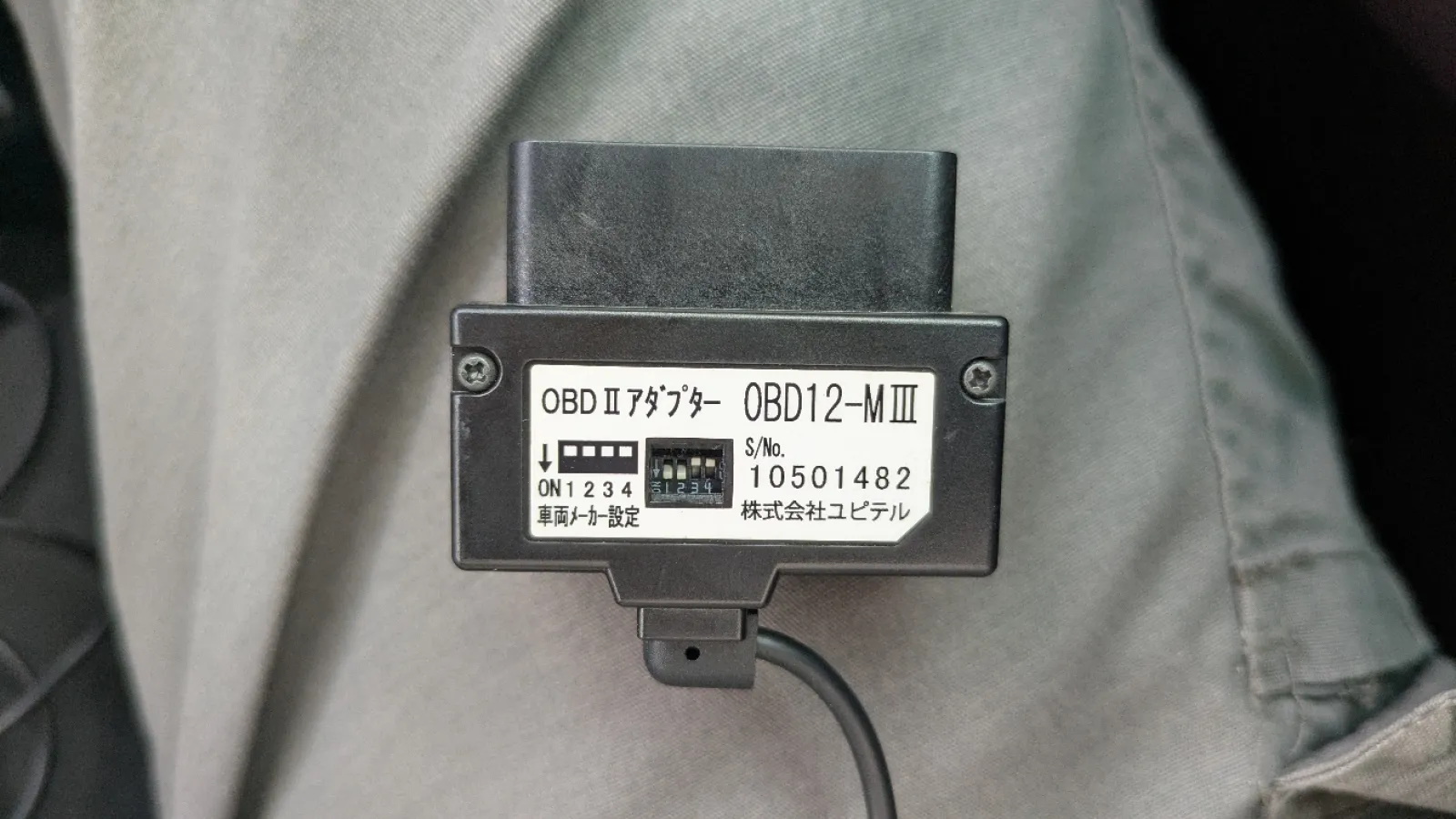 OBD2で繋げます。