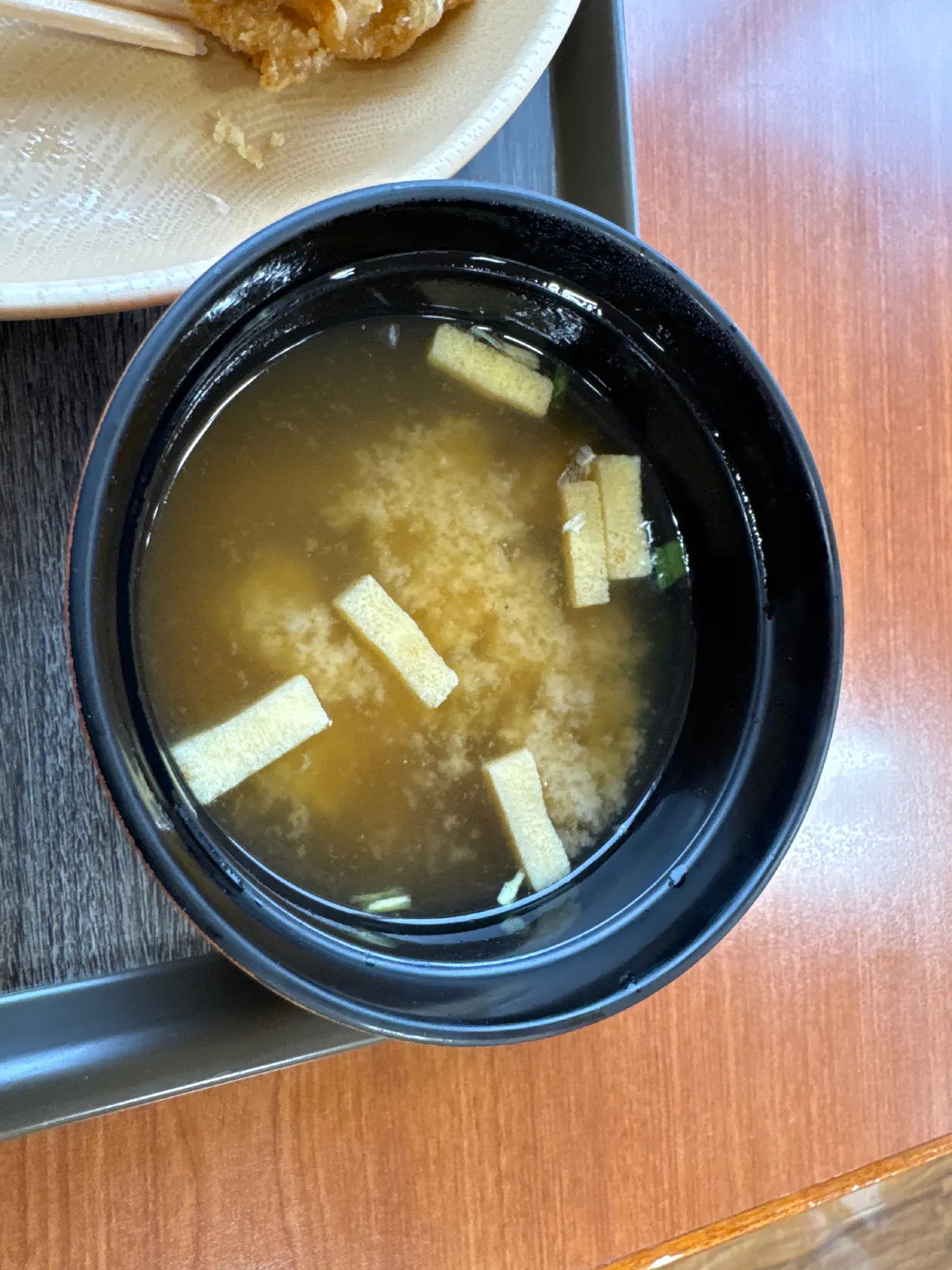 菅生PAで唐揚げ定食をいただきました。食べる直前、お味噌汁を丸々こぼしてしまいましたが、すぐに交換してくれ、お掃除もしてくれました。とても快いご対応をいただきありがとうございました。