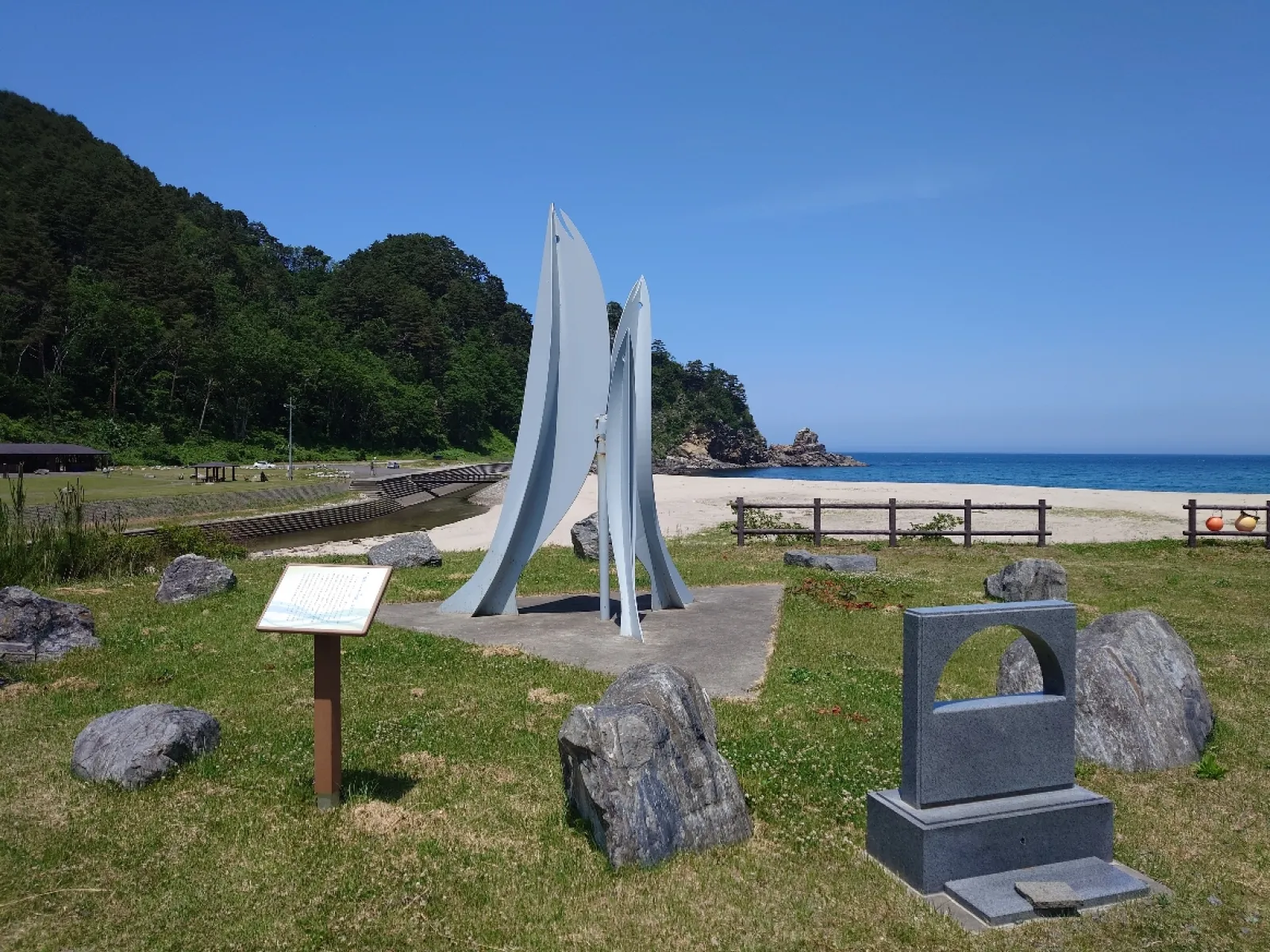 秋刀魚か？と思ったら鮭のオブジェだった。