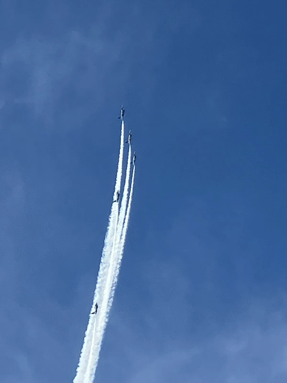 大阪でブルーインパルスが飛びました…
https://x.com/matsugha/status/1943924029683118552?t=wI1YguHL8rKlEmn6qvzIjA&s=19
