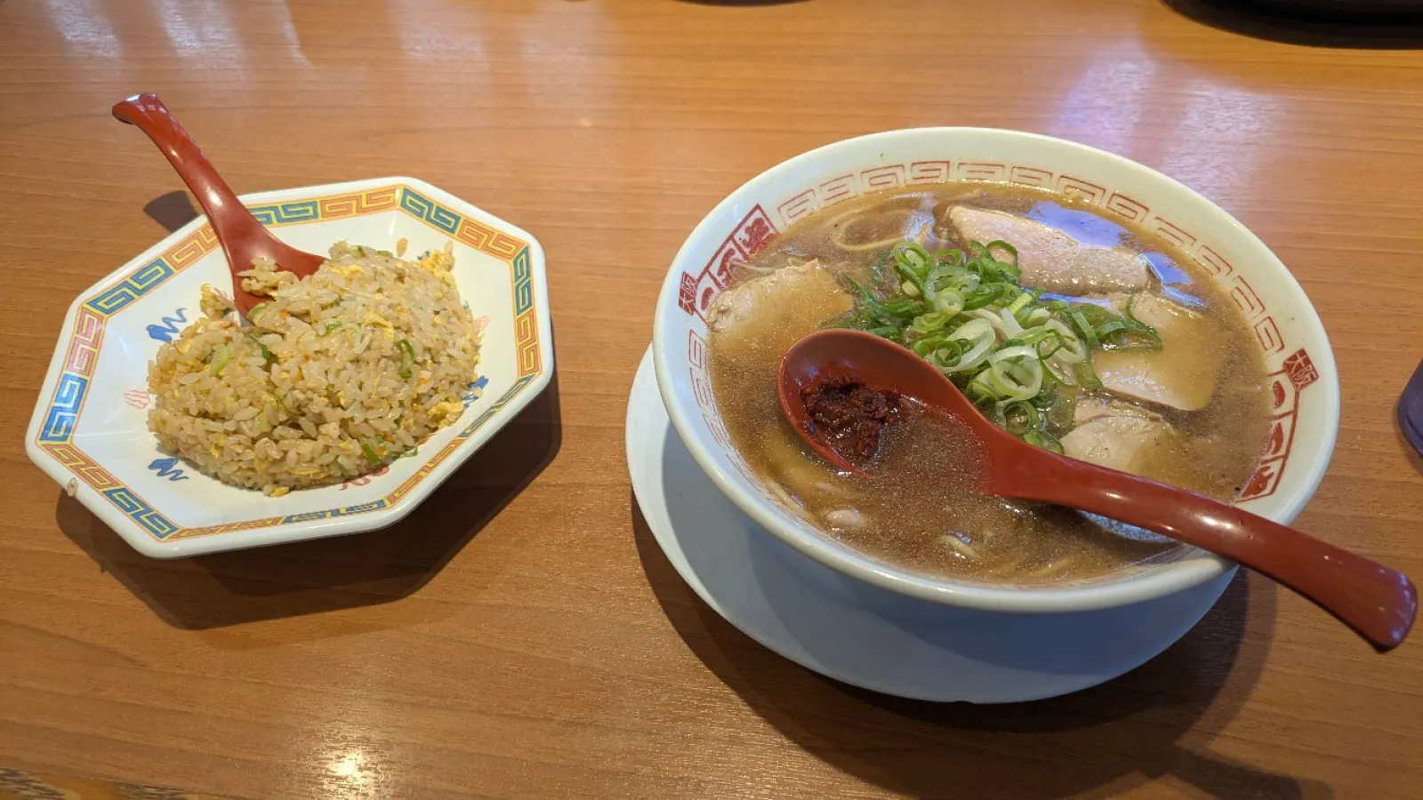 地元のラーメン店へ

美味かった♫