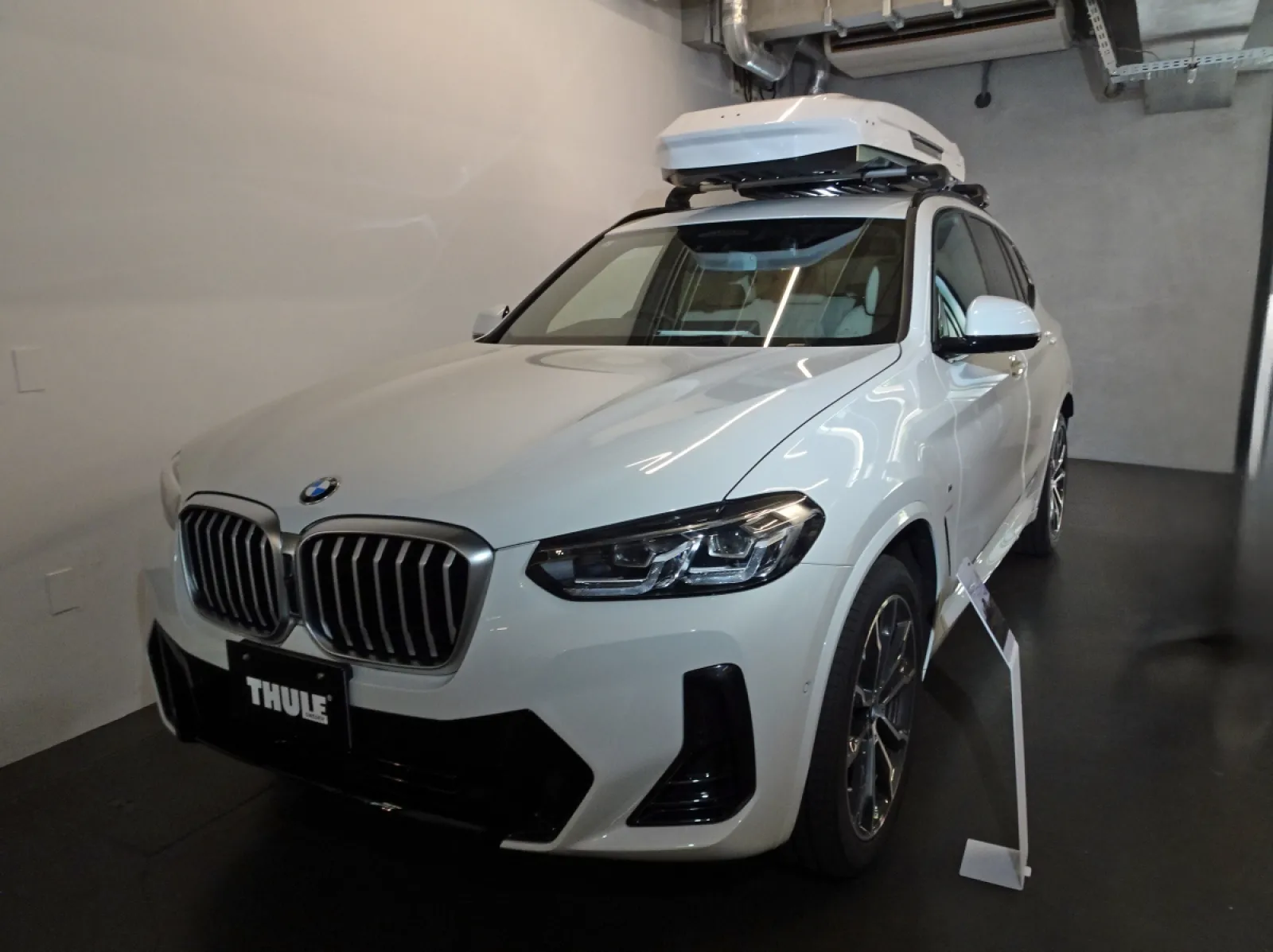 THULE ルーフボックス シルバー　釣り　アウトドア　スノーボード　海 THULE ルーフボックス シルバー 釣り アウトドア スノーボード 海