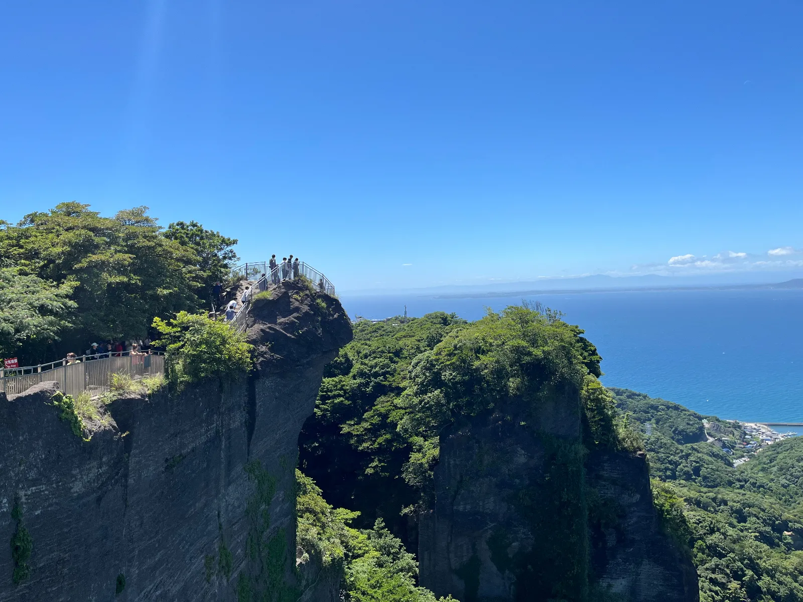山頂の地獄のぞきは、並んだが連休中のため大勢が順番待ちで時間がかかり断念。でもすぐそばにも同じような展望台がありそこでもそこそこ景色も良く大仏様など迫力があった。色々なとこ回るのにたくさん階段の登り降りがありいい運動になった。翌日はふくらはぎが大変な事に^_^