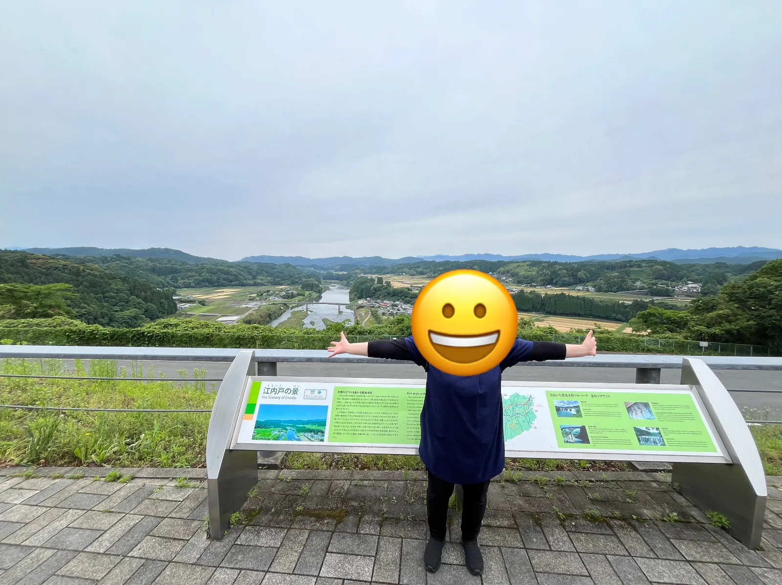 とても広大な景色が楽しめます。またこの道の駅は魅力あふれるものがいっぱいでした。立ち寄った時間にはまだお食事処は空いていなかったのですが、中華料理屋があり美味しそうでした。実はこの道の駅に立ち寄ったのは九州の名物番組、ゴリパラ見聞録を見ていちど行ってみたいなーと思っていた場所なのです。ここでスタッフの皆様が中華料理を食べてるの拝見しました。次回来た時は自分たちもお食事をしたいと思います。こちらではデザートにスイートポテトを買って食べました。美味でした。