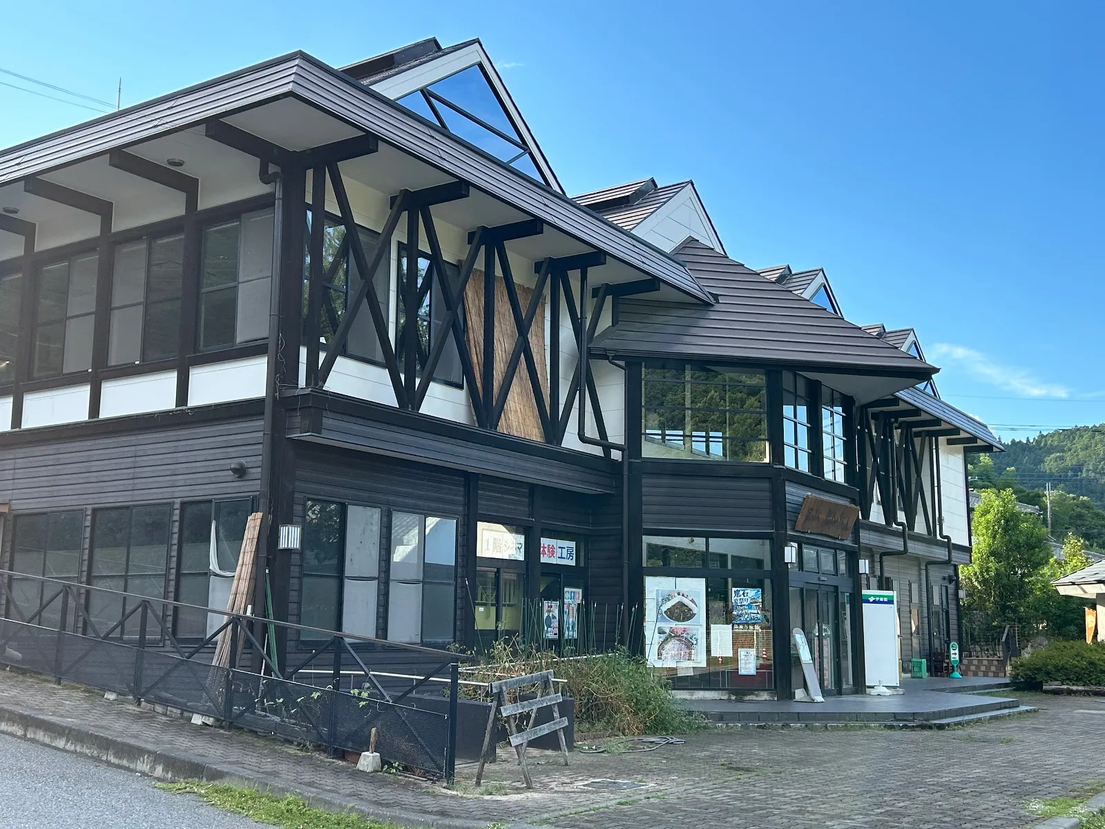 道の駅おにしに来ました。

食事、お土産、トイレはもちろんパンフレットもたくさんあり。

藤岡〜下仁田に抜けるドライブにちょうど良い場所にあります。

国道462号沿いには道の駅おにしの他に万葉の里、上野、オアシスなんもくからしもにたに抜けて１日で道の駅をたくさんまわれるのでおすすめです！