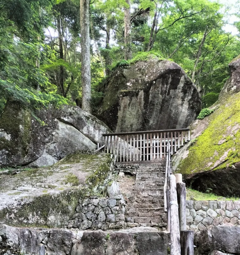 神秘的な巨石群