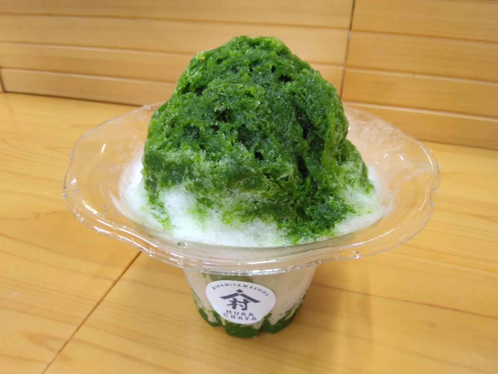 お茶グルメが主役の道の駅です。村産のお茶を使ったソフトクリームや抹茶スイーツが楽しめ、各種メディアでも多数紹介されています。お茶だけでなく新鮮な野菜や、村ならではの加工品などが並んでいました。鉄道でもJR関西本線月ヶ瀬口駅から徒歩10分とアクセスがいいです。