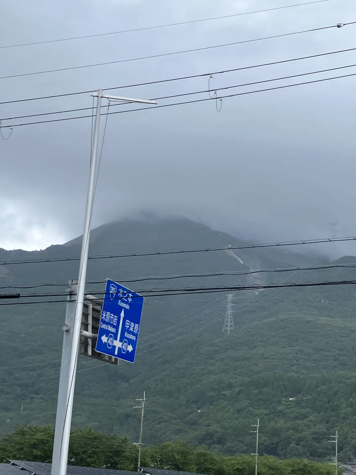 あいにくの天気で伊吹山みえません