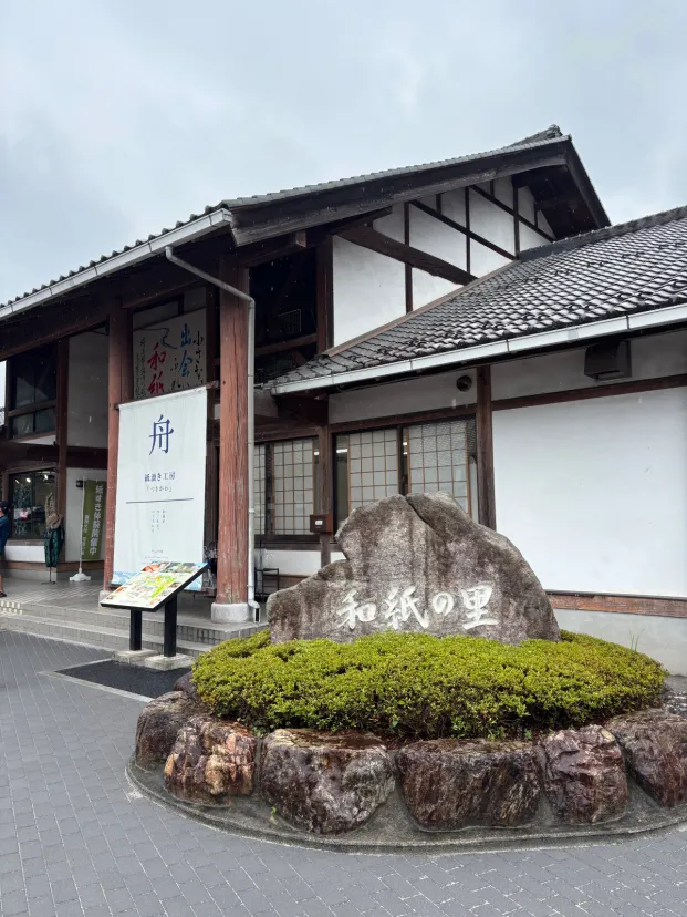 雨の日でも賑わう道の駅