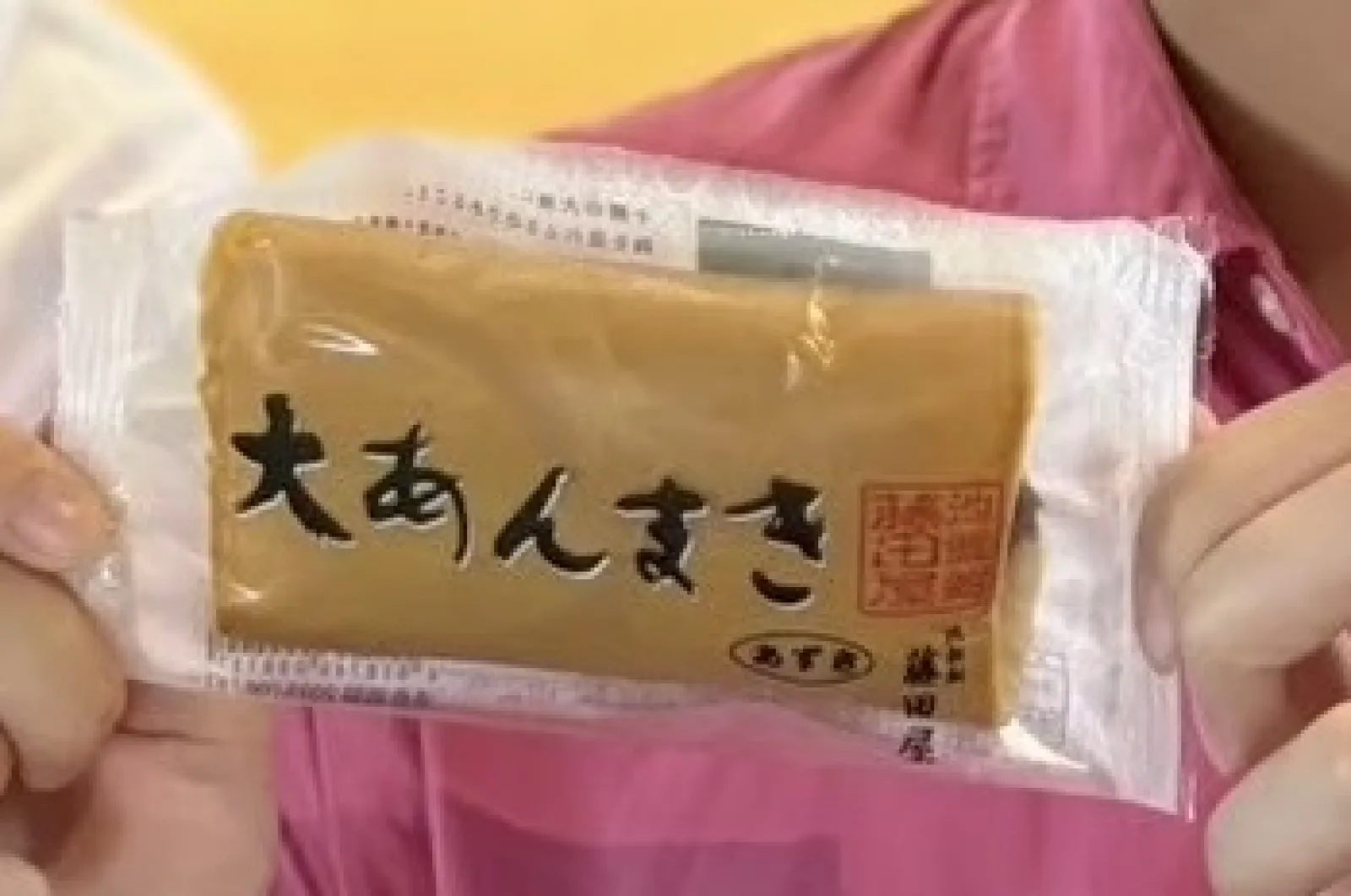 はじめてあんまきを食べました！
おせんべいの試食がたくさんあるお店のとなり、出店で売っていていろんな味があって迷いましたがまずは定番のあんこ。
とてもおいしかったです。ちょっと腹持ちもしそう！
ここのサービスエリアには、ラジオのステーション？スタジオ？があったのも印象的でした。おしゃれですね。
