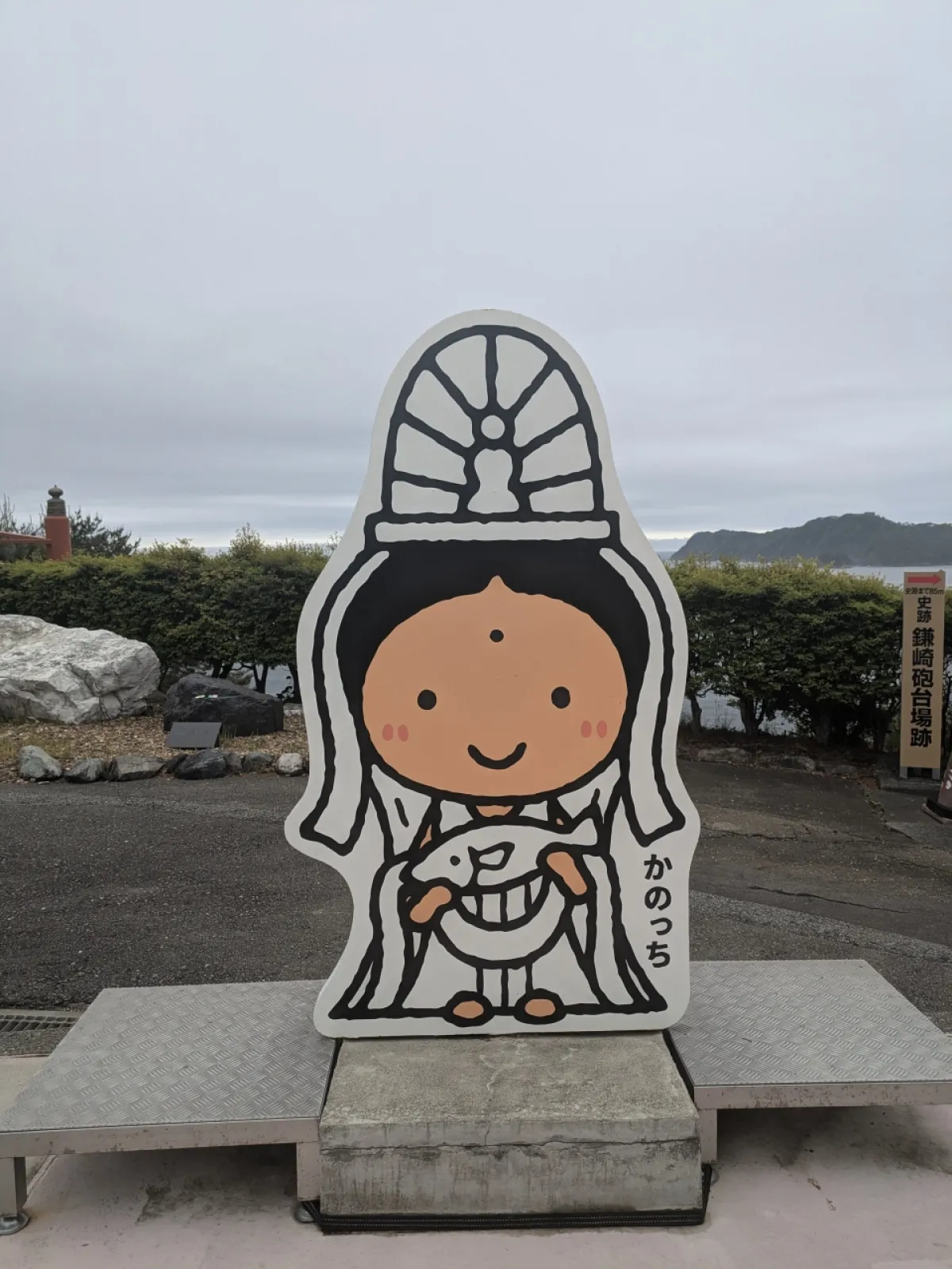 行った時は、曇り空で残念でした。天気の良い日に行ったら、もっと綺麗です。駐車場は、下が無料駐車場で、上に車で行くと、有料駐車場です。中は、エスカレーターがあるので楽です。ぜひお近くに来たら、寄ってみて下さい。オススメです！