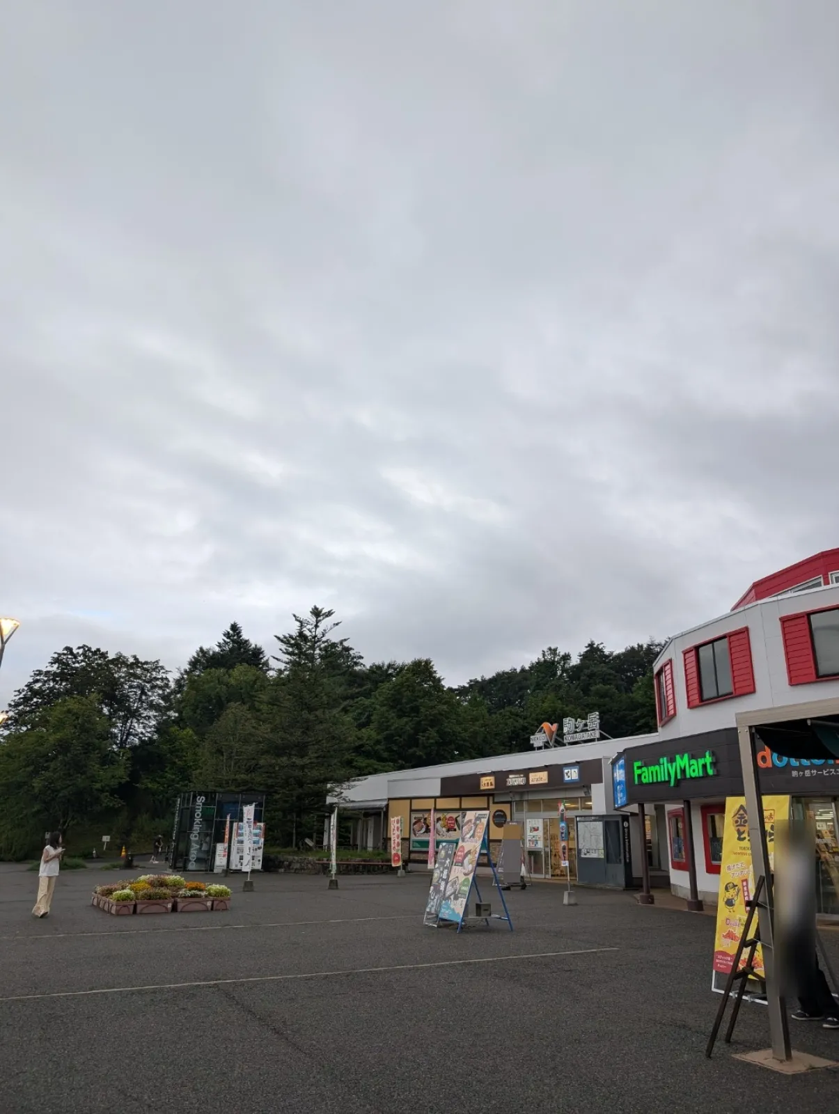 長野方面へ旅行の途中で休憩にお邪魔しました🚙
暑くないけど湿度がすごかった😅
今回はコンビニのみの利用でしたが今度はご飯食べてみたいです😆🐾