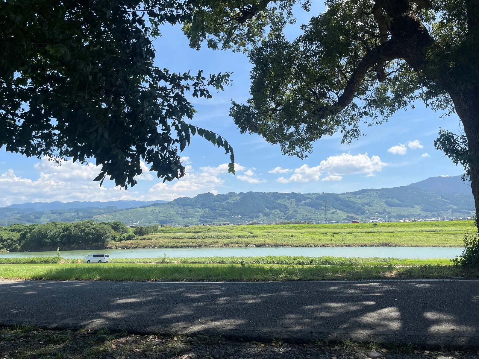 筑後川を見ながら休憩です