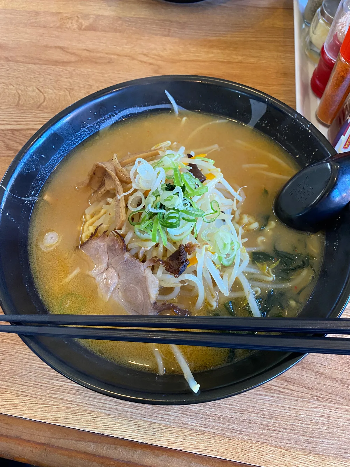 お約束のラーメン
洞爺湖ラーメンです
お味はみそ
ごちそうさまでした😋