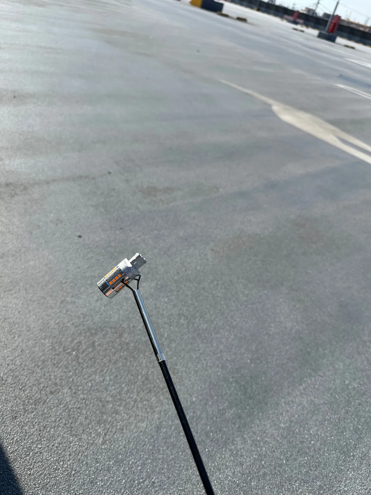 ライト類をLED化するのは定番ですが、運悪くヘッドライト内に落とした時はさあ大変

取り付けの確認と先人の知恵は大事ですね🙄