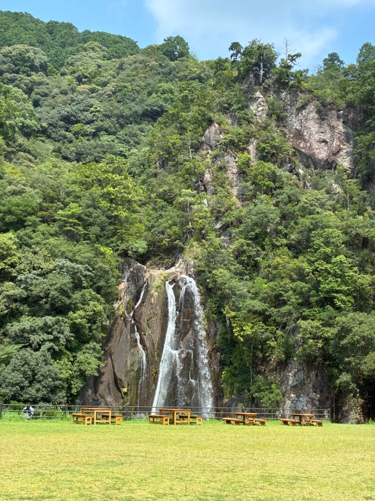 和歌山県と境が橋がめったない熊野川があるため、先に三重県側に行かないとたどりつきません。^_^