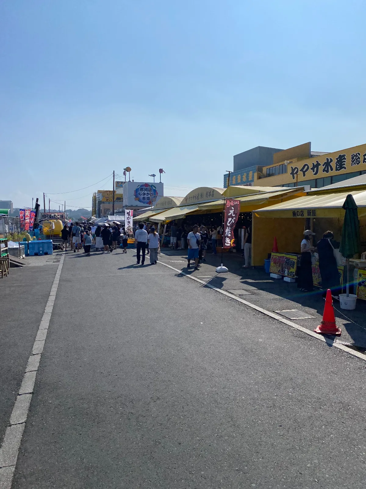 ポイントラリーで立ち寄った、那珂湊おさかな市場
ここはいい！マジで良かった👍
魚屋さん、たくさん軒を連ねてます〜
大好きなお魚が並んでいて😍満喫できました。
もちろん、たくさん食べてきましたー
特に、牡蠣が美味かった！
美味しすぎて写真撮り忘れました😭
茨城への釣行の楽しみが一つ増えました！