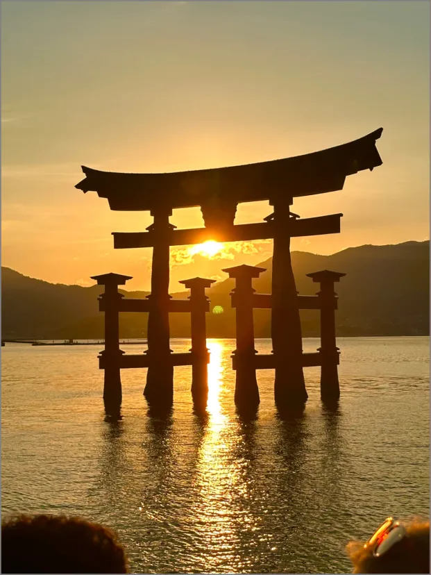 夕焼け時の宮島