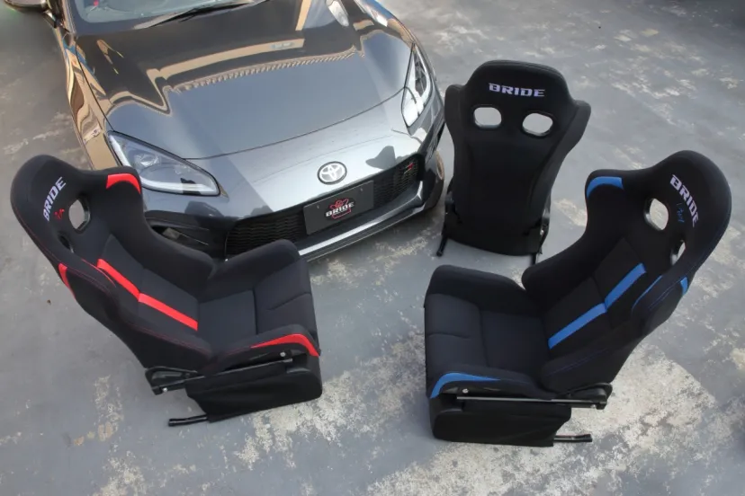 スポーティなのに上質なフルカバーモデル。最新のブリッドシートに注目！【2025-26・秋冬新製品スクープ】シート＆ギア編