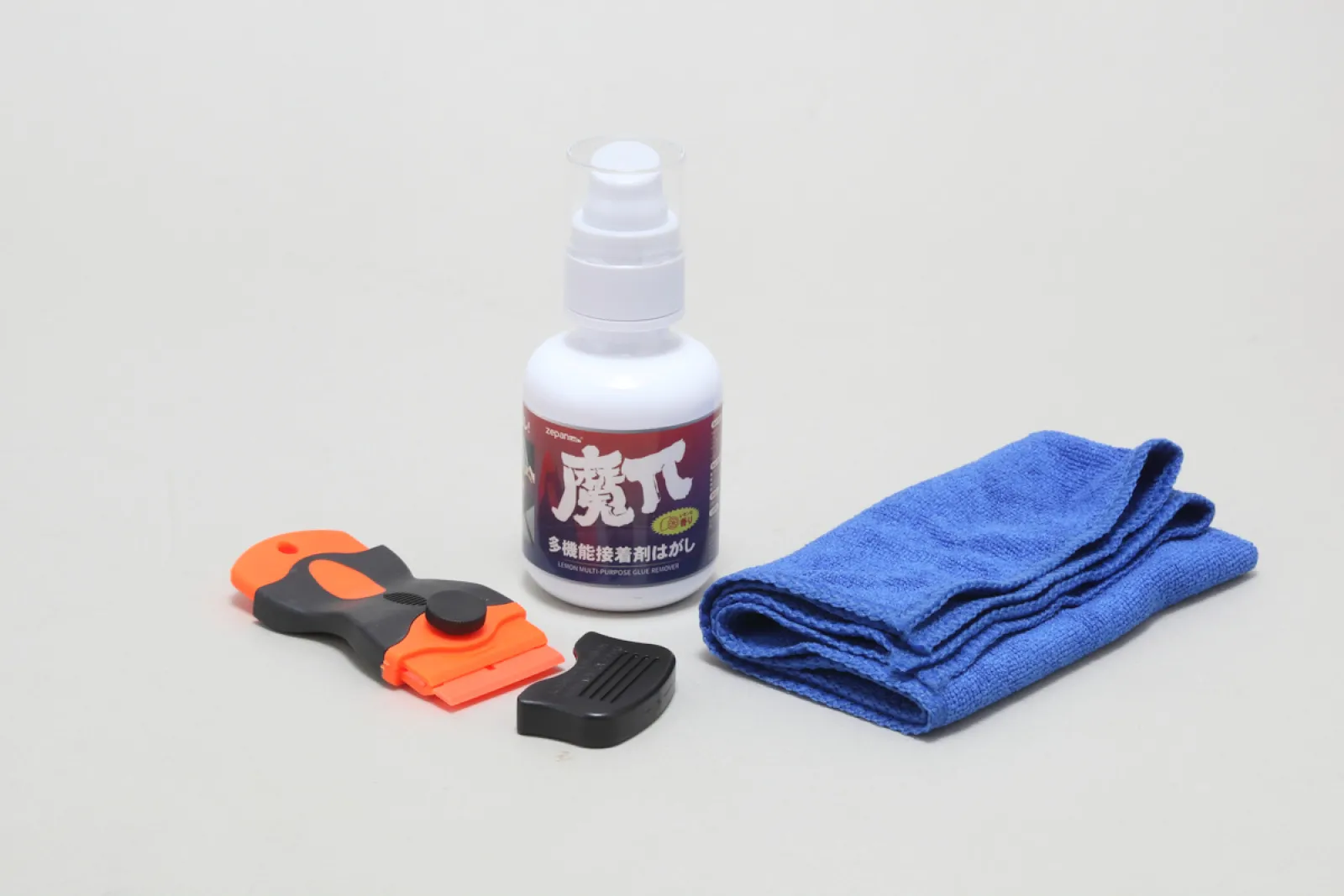 シール処理はおまかせ!?【用品考課】スクレーパーとクロスも付属する多