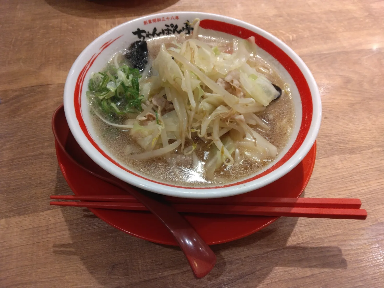 帰りに近江ちゃんぽん亭で、近江ちゃんぽんを食べました。
野菜たっぷりでおいしかったです。