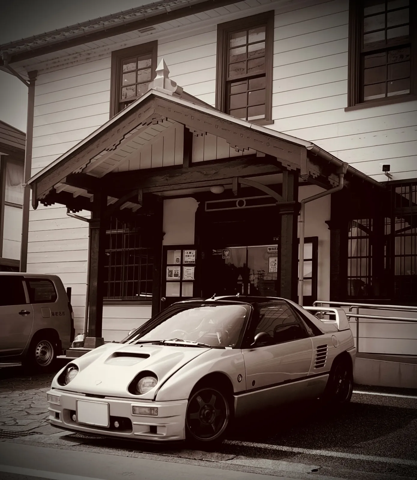 海老名にある郷土資料館「海老名市温故館」に行きました。
相模国分寺の資料を主に展示しています。
ノスタルジックな素敵な建物ですね。😊