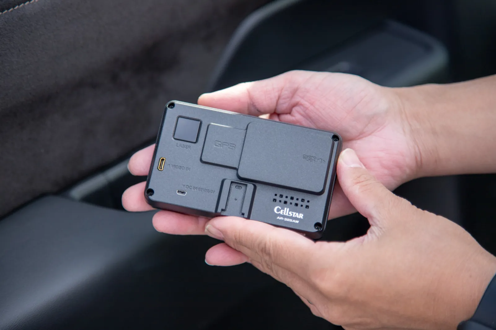 セルスターの最新レーダー「ASSURA AR-325AW」はコンパクトタイプの