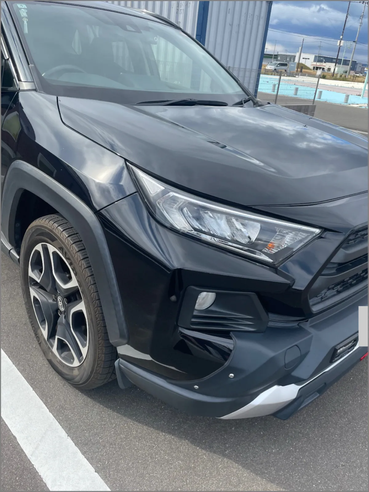 5年ほど乗ったグレイスにお別れを告げ、新たにRAV4をお迎えしました。
かっこいい〜！
ちょっと1人で運転するのに緊張するので今日は少し練習してきました。