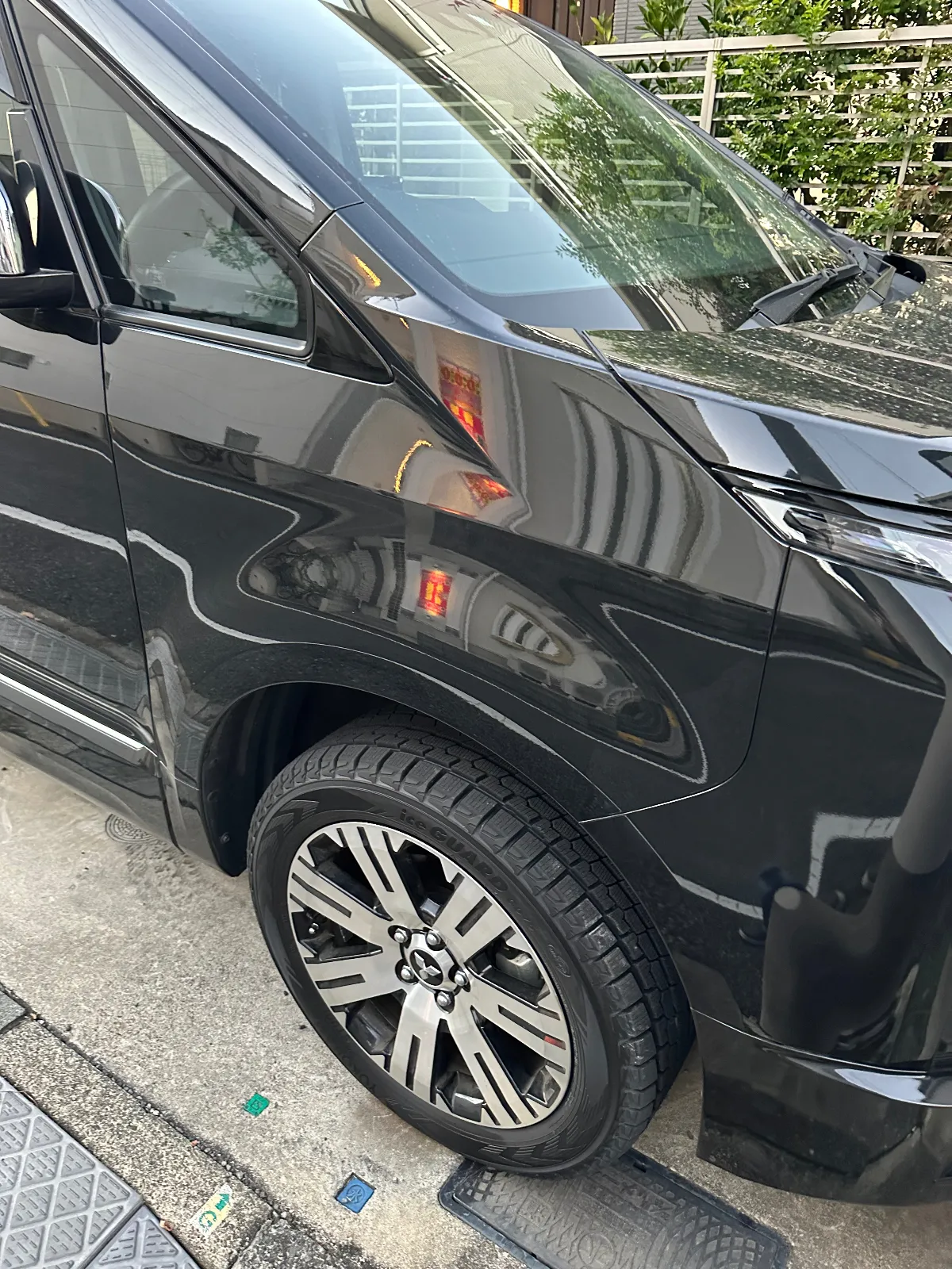 前のスタッドレスはホイール付きで売ってしまったので、新品をネットで購入し純正ホイールに履かせました。久しぶりに純正サイズのタイヤになって燃費が良くなりました🥳