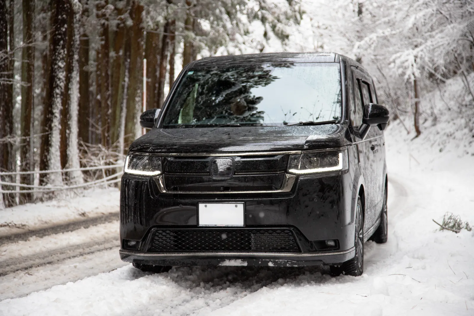 突然の雪にも慌てない。ミシュランの最新オールシーズンタイヤ